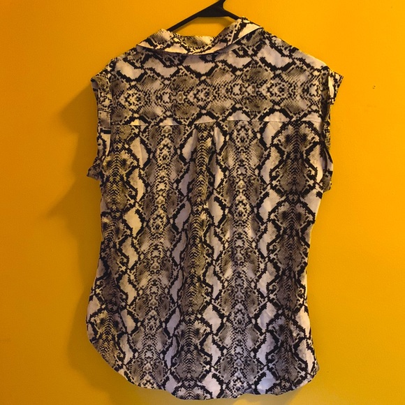 Snakeskin print blouse Express size small - Picture 4 of 4